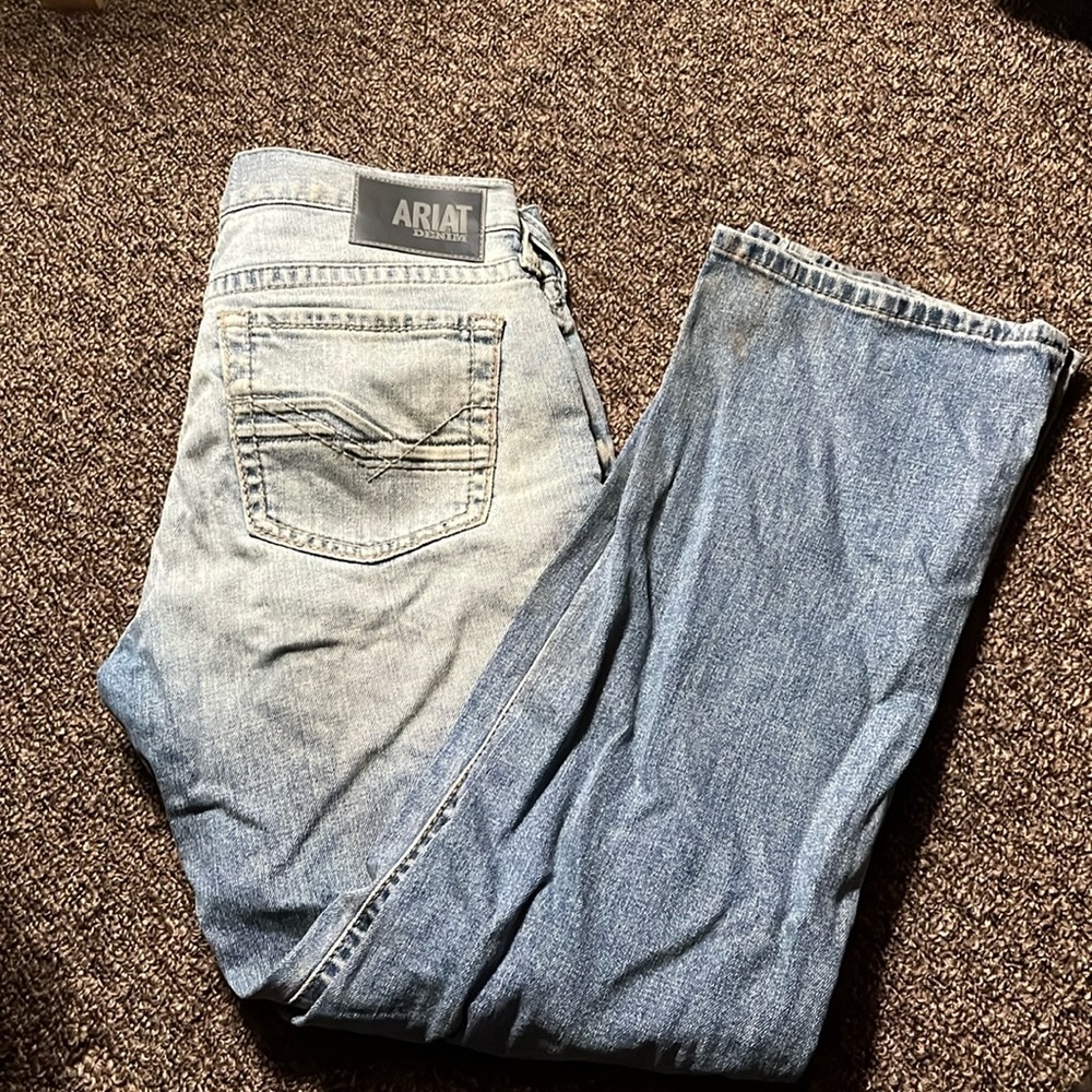 Men’s ariat Jeans 33x30. In like new condition